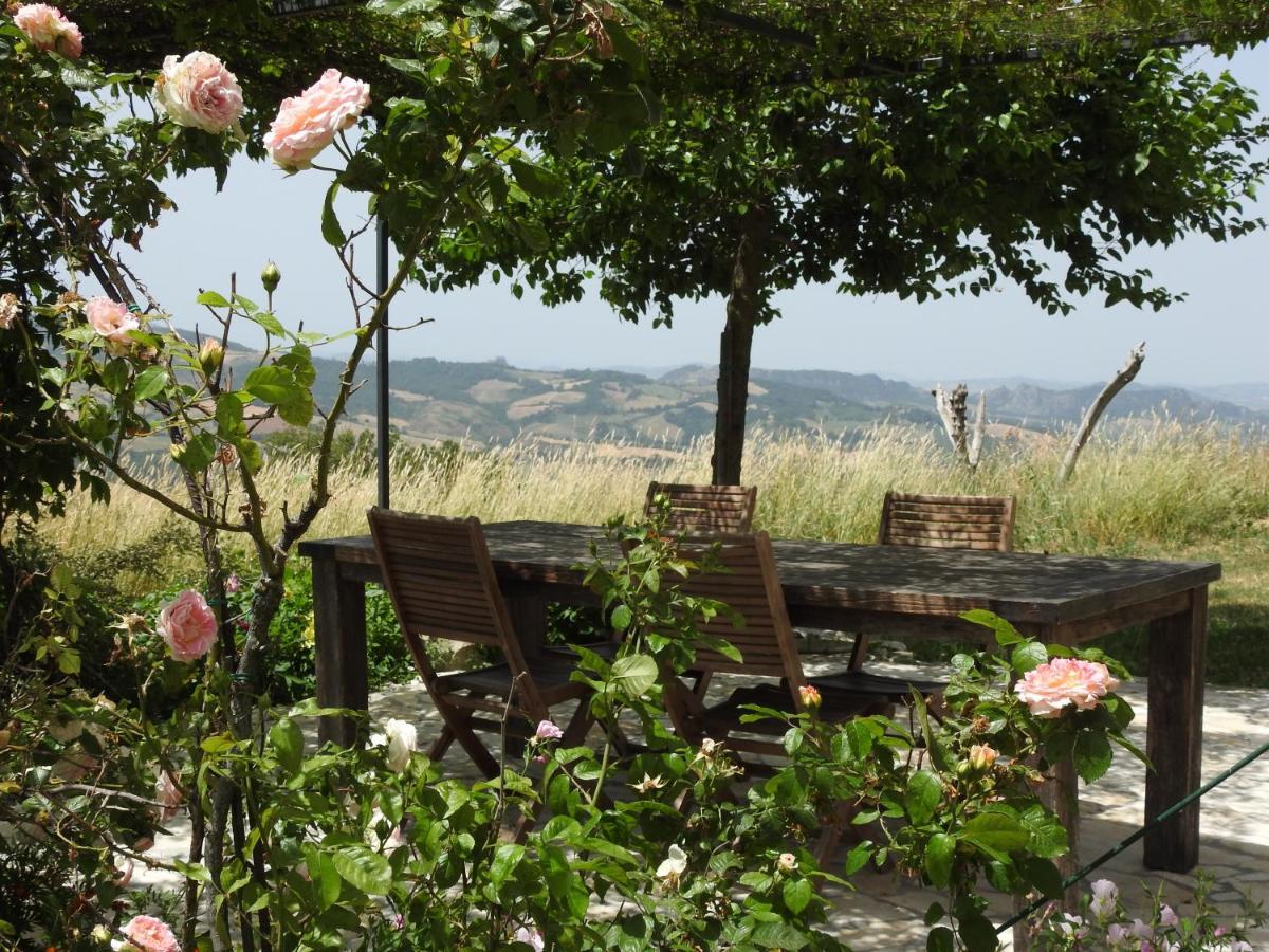ホテル Casale Le Fontanelle Monte Grimano Terme エクステリア 写真